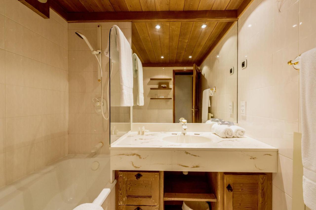 Hotel Les Sherpas Корчевел Екстериор снимка